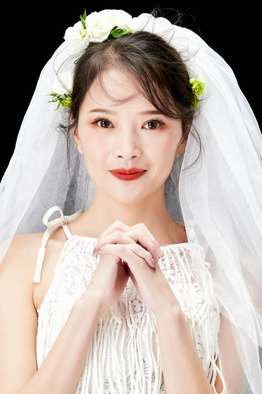 黑色背景下的美妆新娘彩妆人像图片