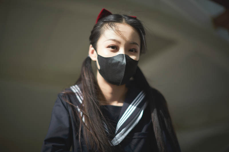 日系户外公园穿jk校服的少女图片