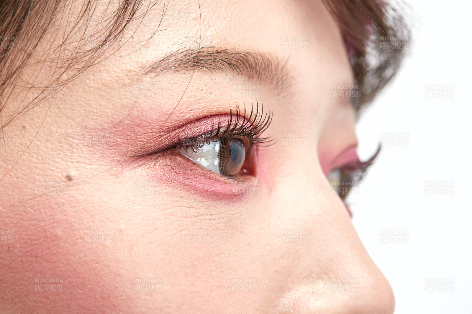 美丽的女孩眼睛局部特写细节图片