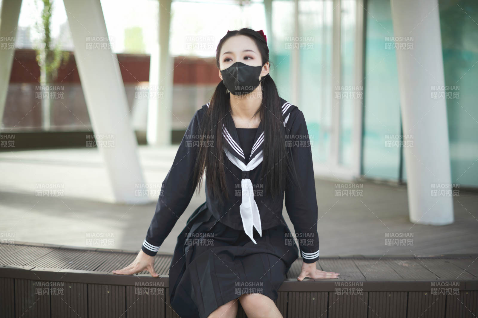 日系户外公园穿jk校服的少女图片