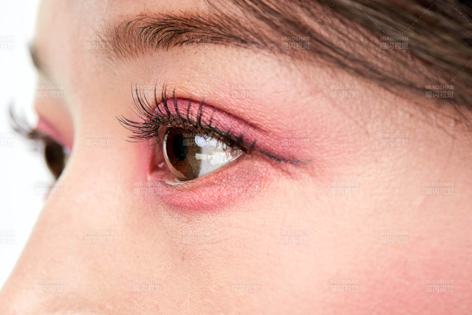 美丽的女孩眼睛局部特写细节图片