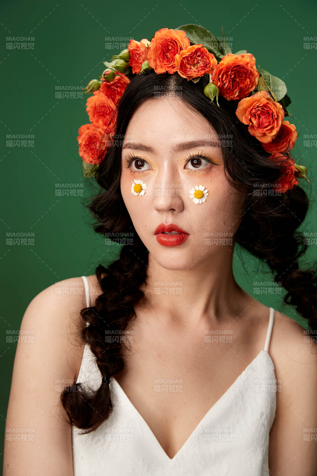 时尚亚洲女性婚纱妆面彩妆图片