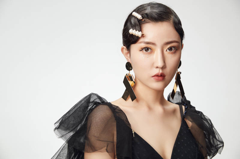 时尚亚洲女性婚纱妆面彩妆图片