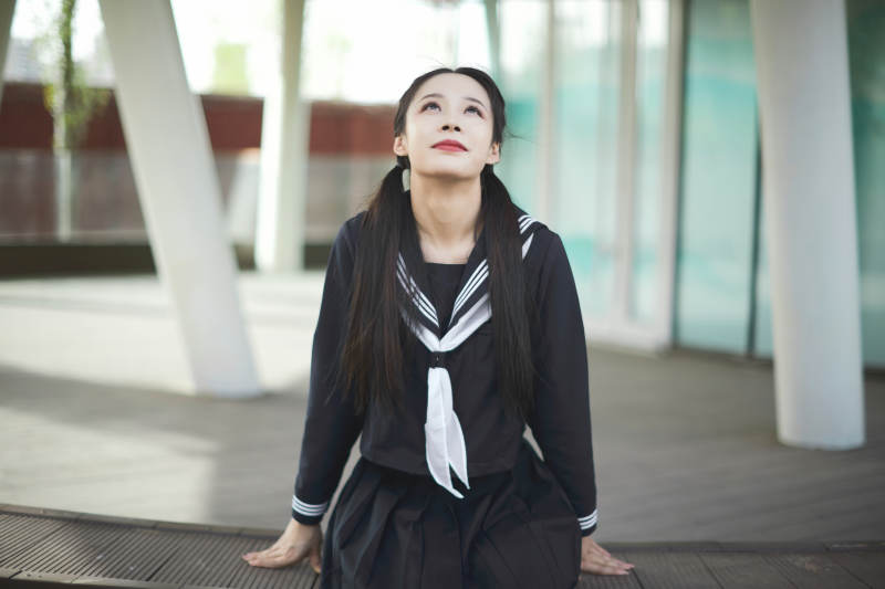 日系户外公园穿jk校服的少女图片