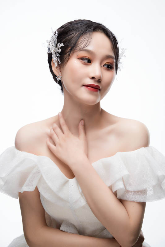 女性婚纱妆面图片