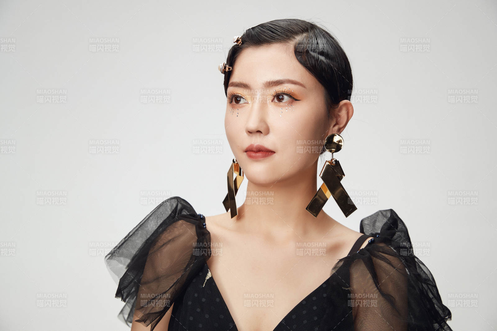 时尚亚洲女性婚纱妆面彩妆图片