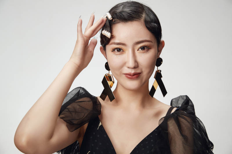 时尚亚洲女性婚纱妆面彩妆图片