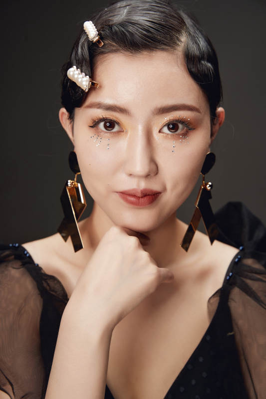 时尚亚洲女性婚纱妆面彩妆图片