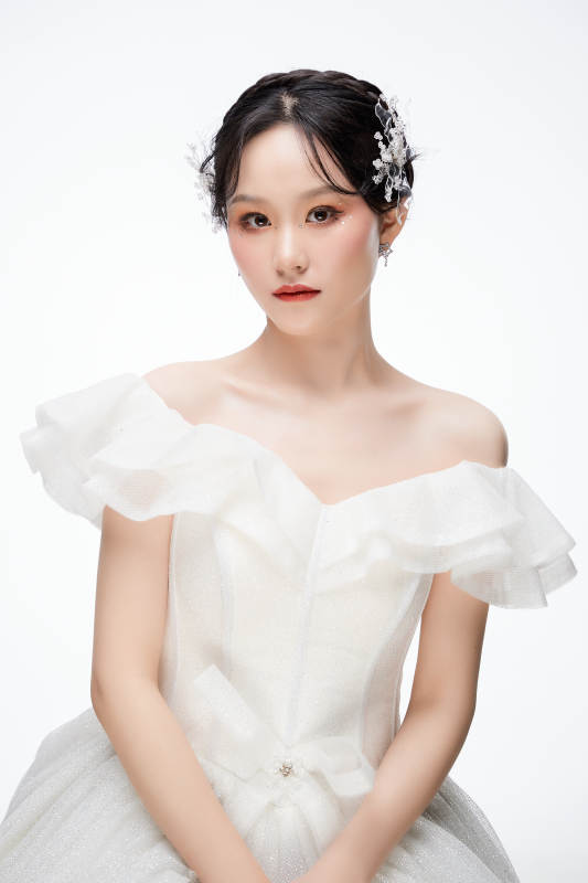女性婚纱妆面图片