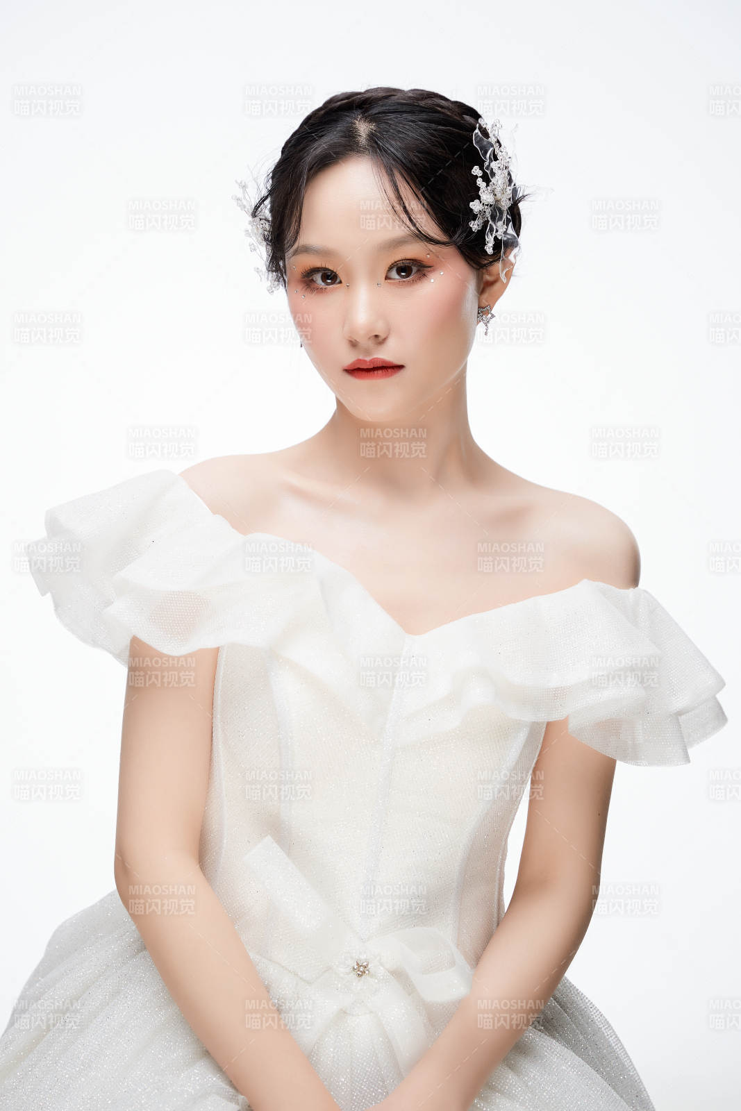 女性婚纱妆面图片