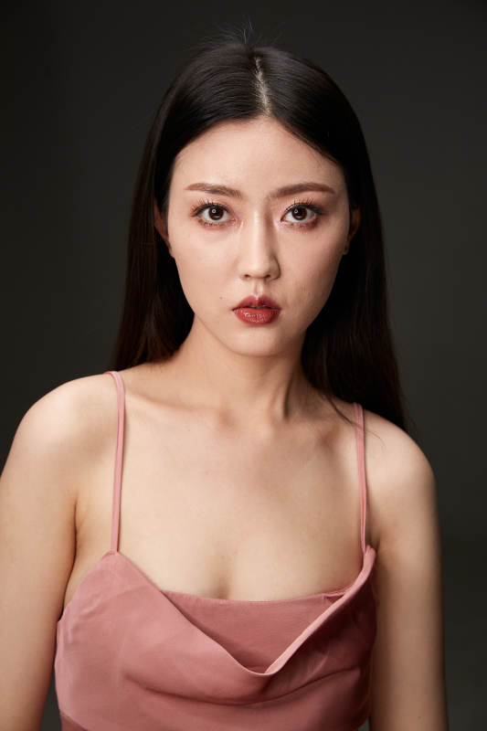 时尚亚洲女性婚纱妆面彩妆图片