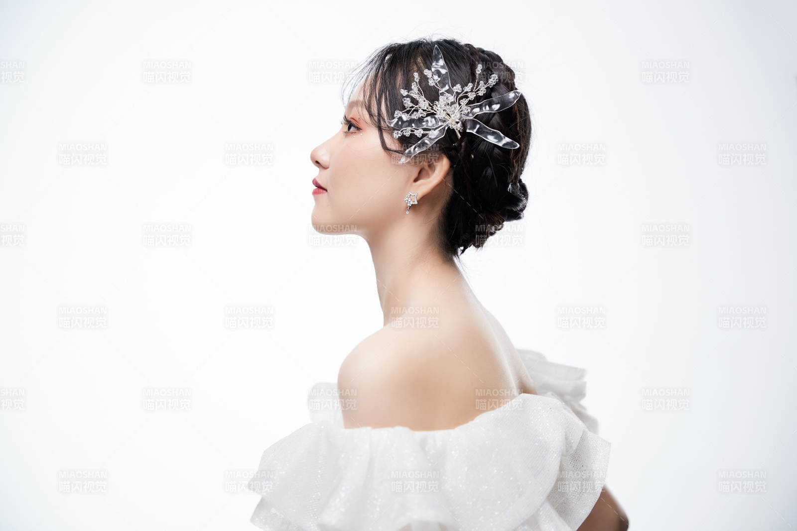 女性婚纱妆面图片