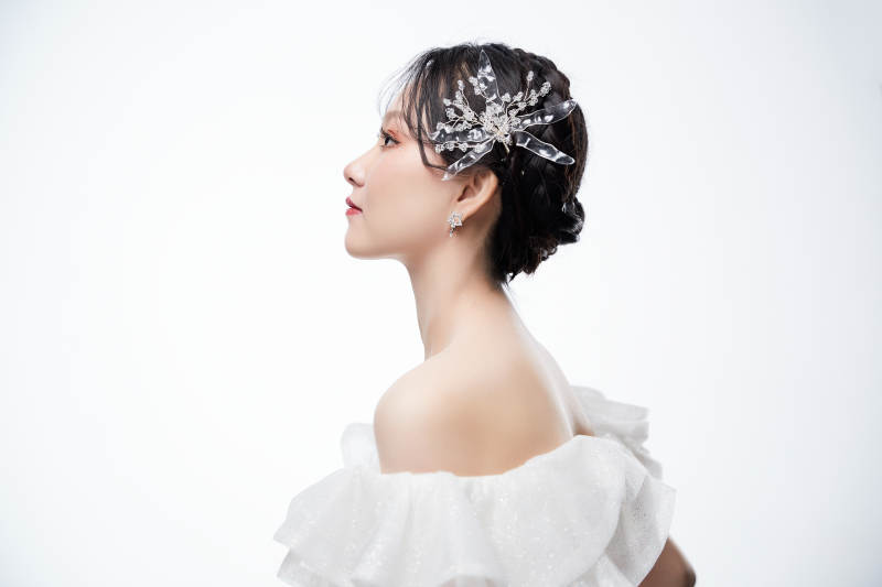 女性婚纱妆面图片