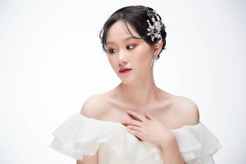 女性婚纱妆面图片