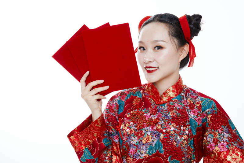 身穿中国传统服饰的青年女性图片