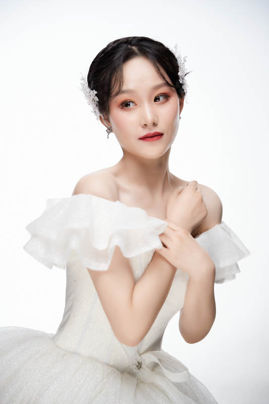 女性婚纱妆面图片