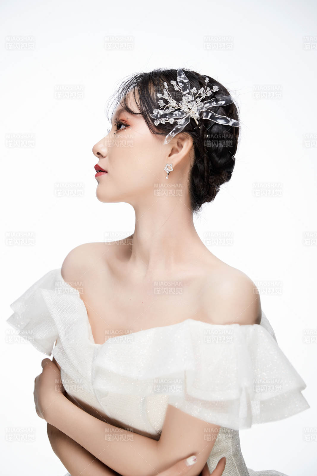 女性婚纱妆面图片