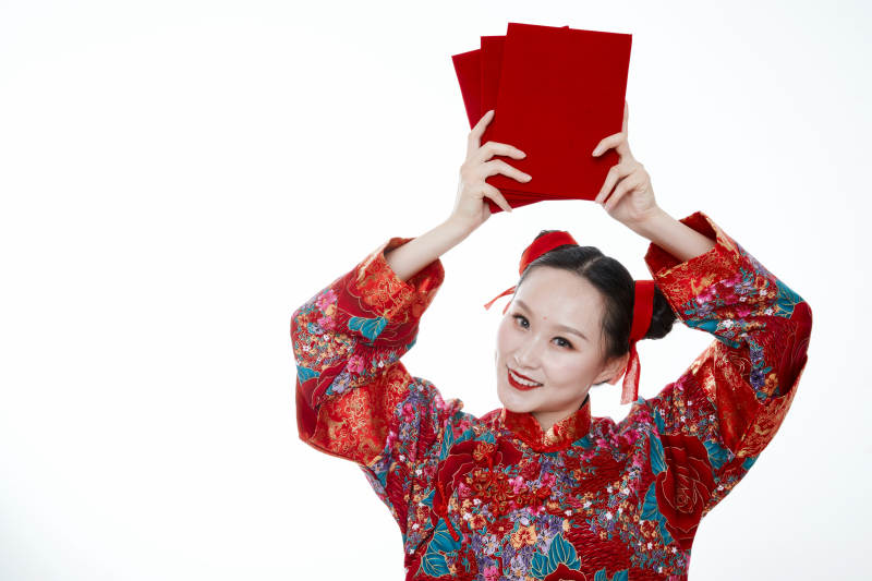 身穿中国传统服饰的青年女性图片