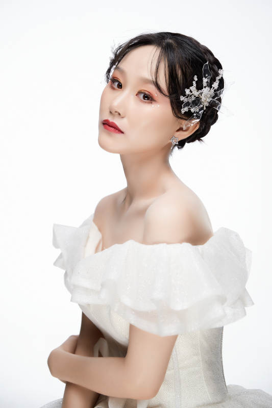 女性婚纱妆面图片