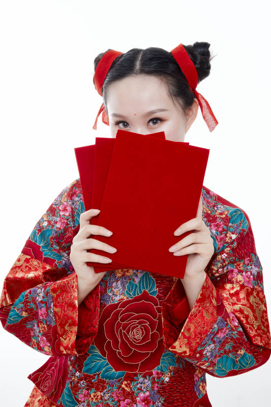 身穿中国传统服饰的青年女性图片