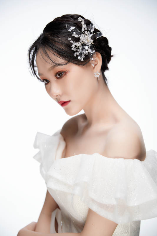 女性婚纱妆面图片