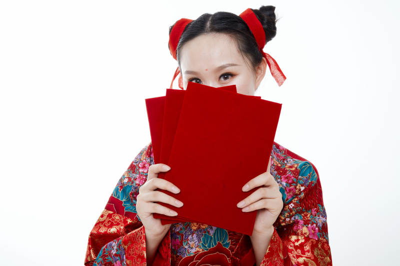 身穿中国传统服饰的青年女性图片