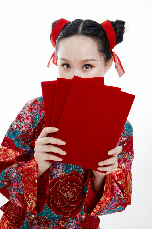 身穿中国传统服饰的青年女性图片