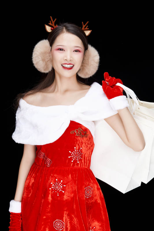 身穿圣诞服饰手提购物袋性感可爱的圣诞女郎图片