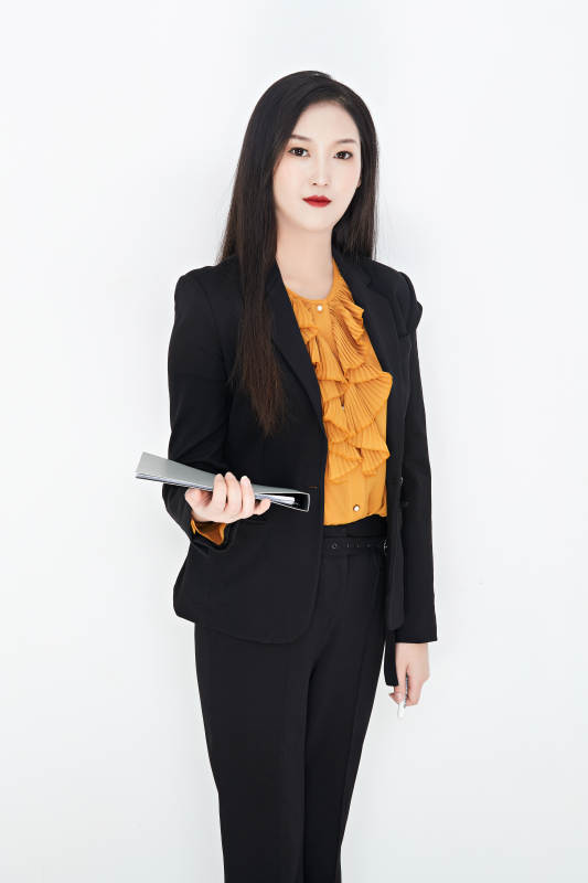 白色背景下的美丽商务女性肖像图片