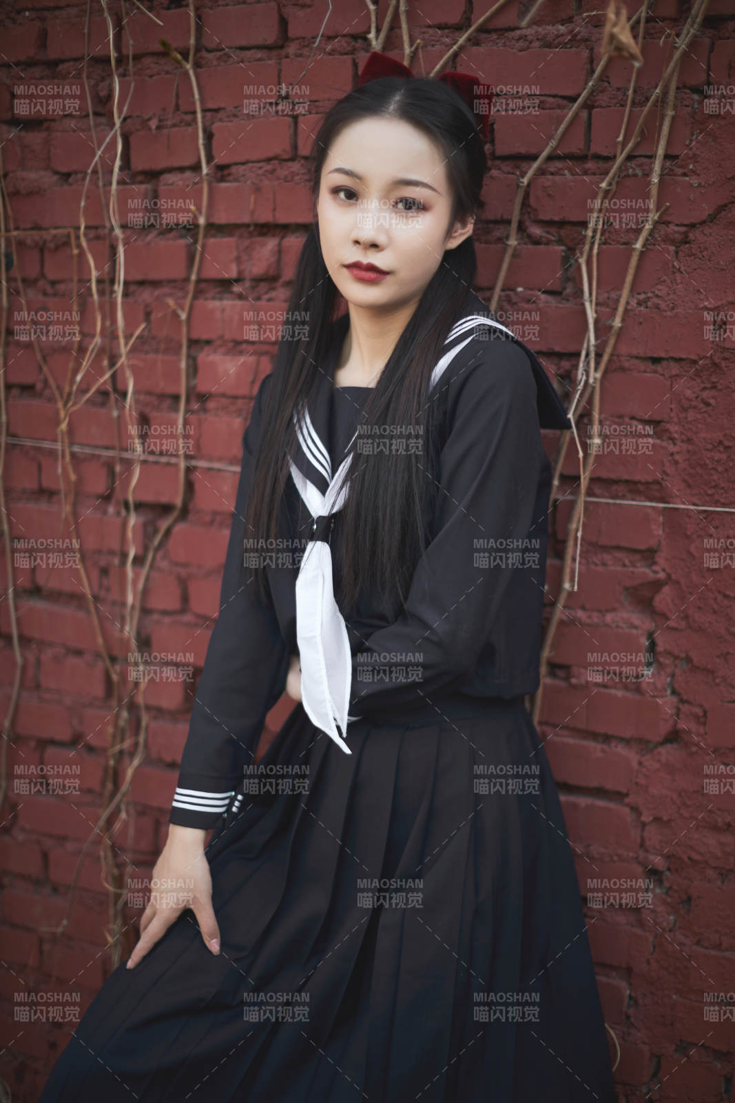 日系户外公园穿jk校服的少女图片