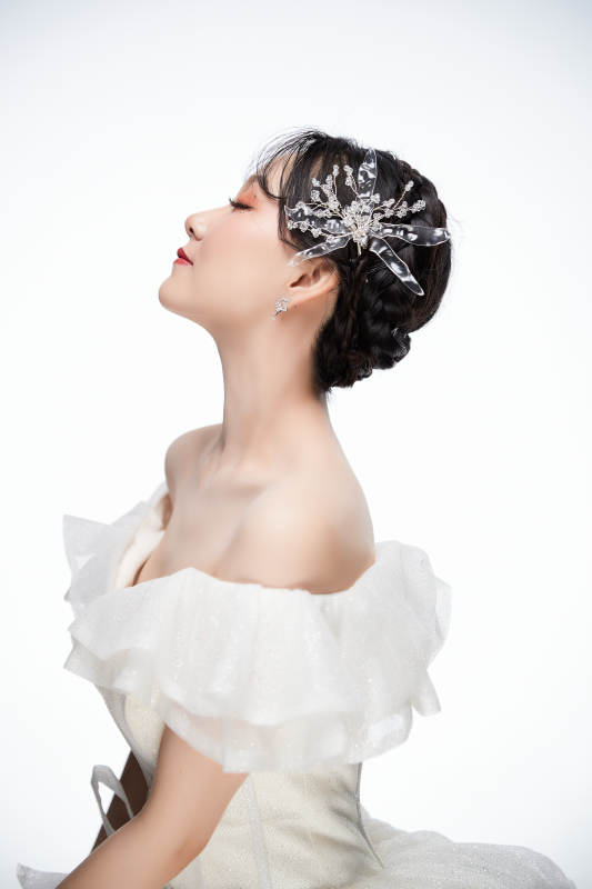 女性婚纱妆面图片