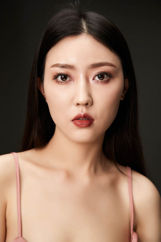 时尚亚洲女性婚纱妆面彩妆图片