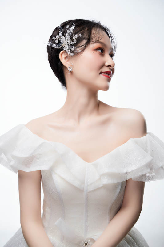 女性婚纱妆面图片