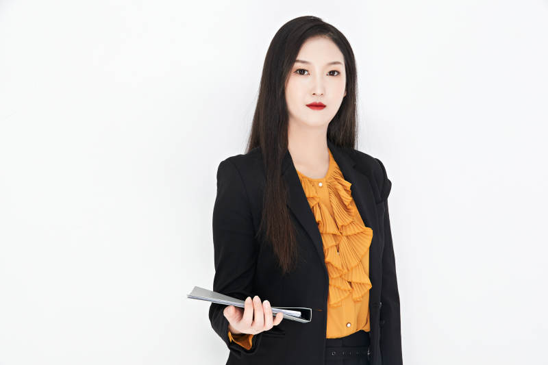 白色背景下的美丽商务女性肖像图片