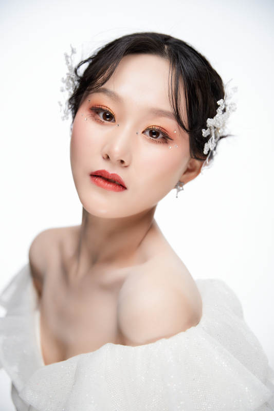 女性婚纱妆面图片