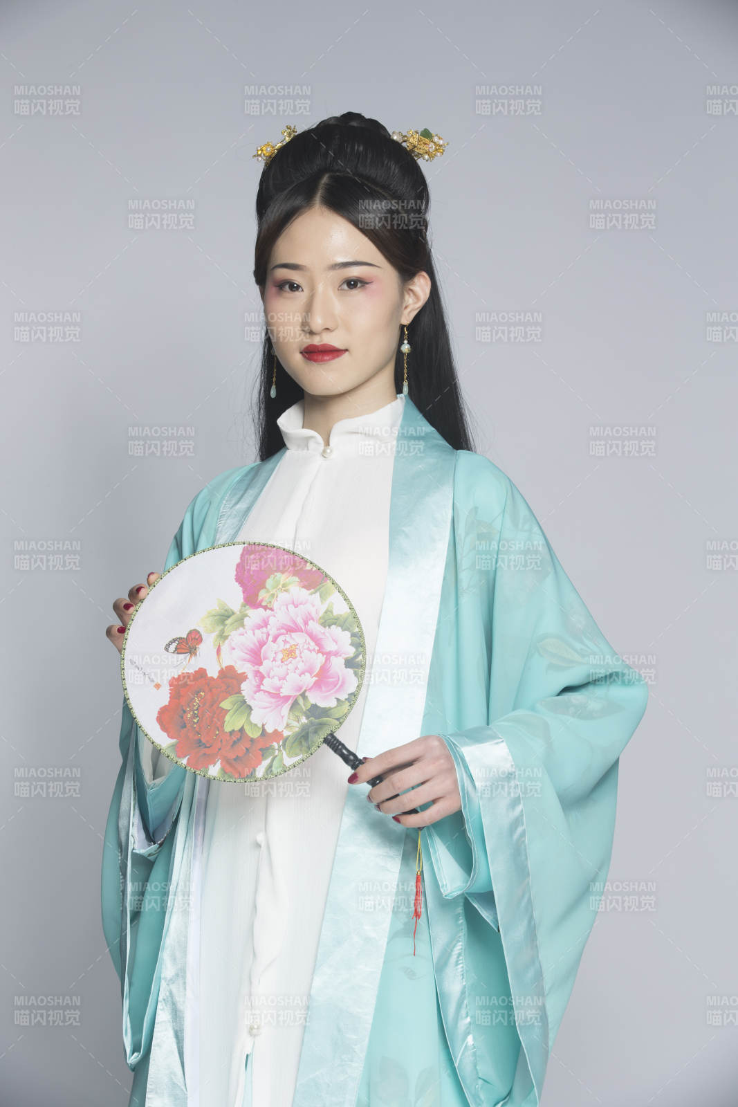 汉服风韵人像棚拍汉服少女图片