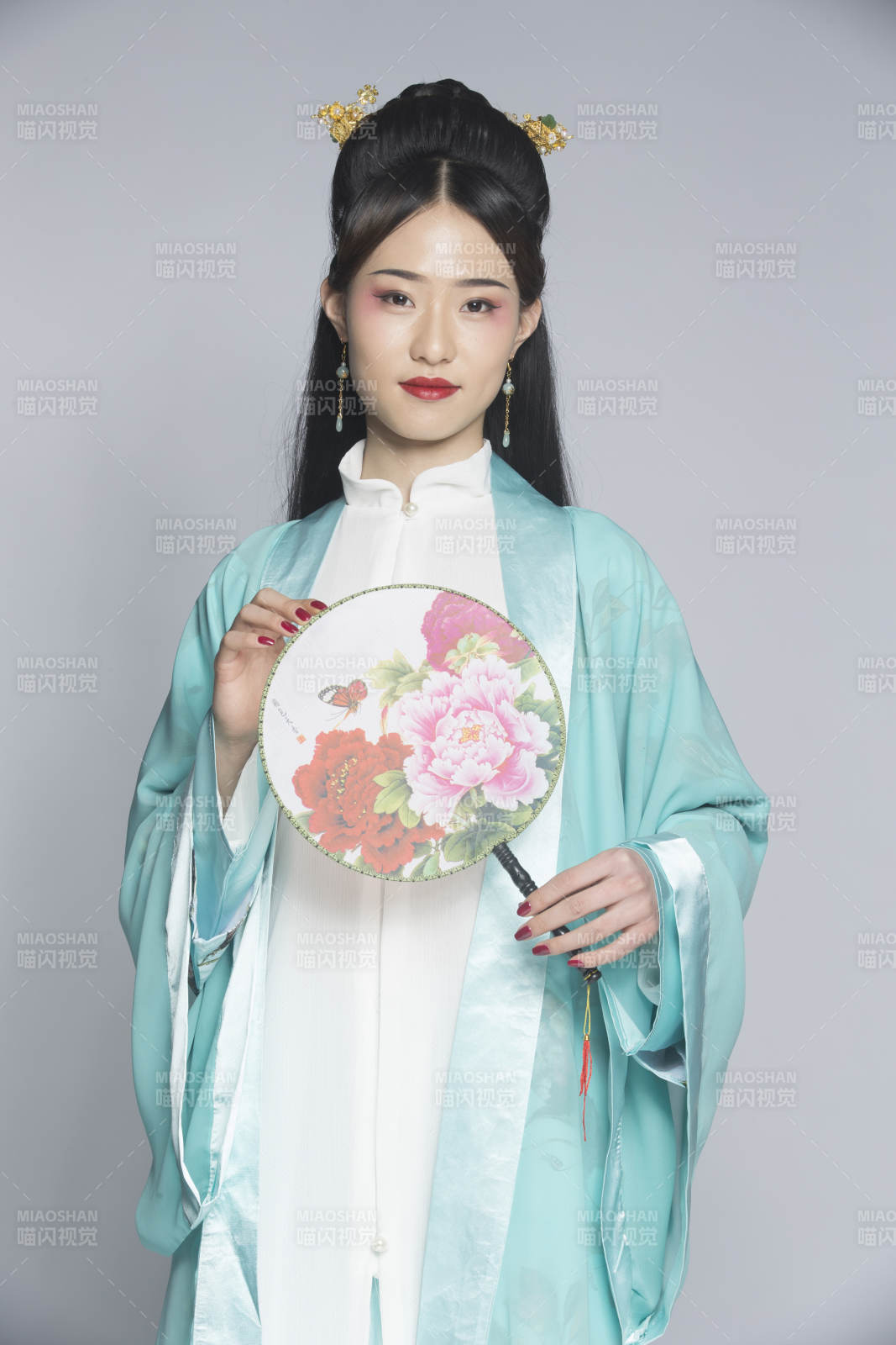 汉服风韵人像棚拍汉服少女图片