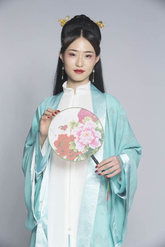 汉服风韵人像棚拍汉服少女图片
