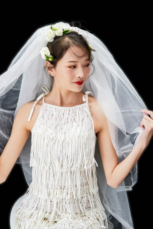 黑色背景下的美妆新娘彩妆人像图片