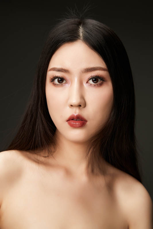 时尚亚洲女性婚纱妆面彩妆图片