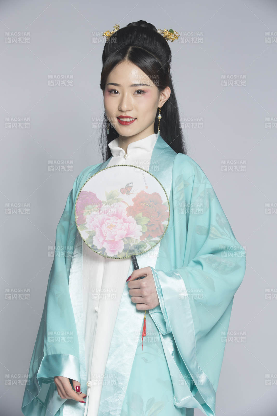 汉服风韵人像棚拍汉服少女图片