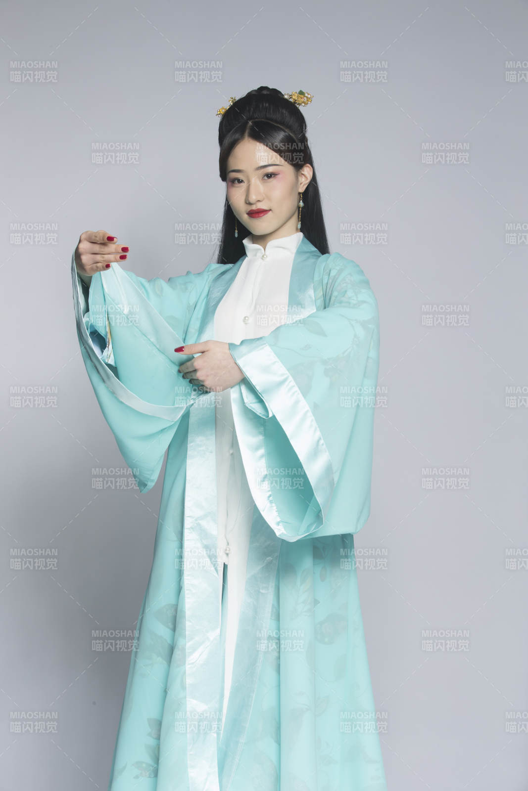 汉服风韵人像棚拍汉服少女图片