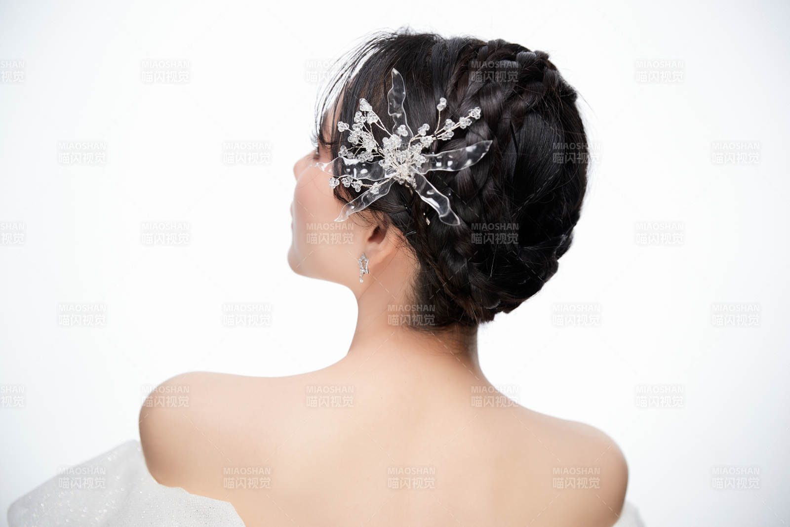 女性婚纱妆面图片