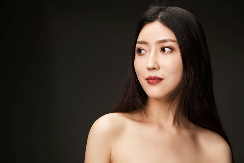 时尚亚洲女性婚纱妆面彩妆图片