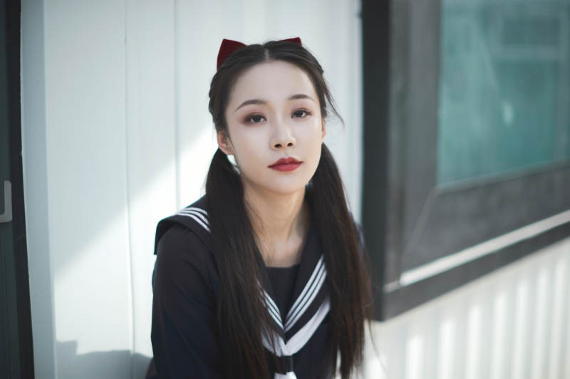 日系户外公园穿jk校服的少女图片