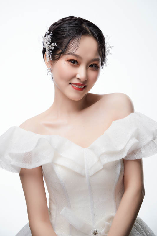 女性婚纱妆面图片