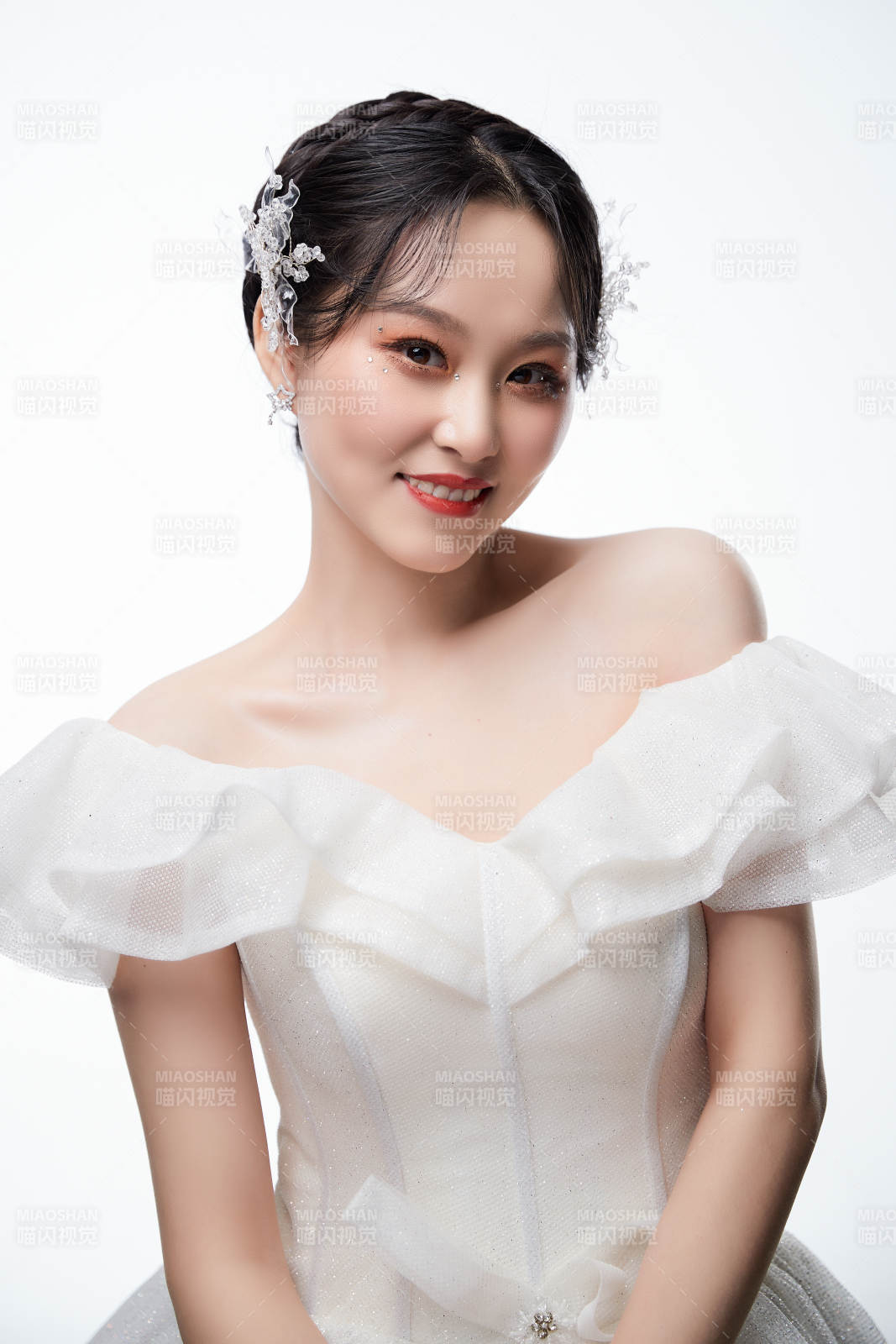 女性婚纱妆面图片