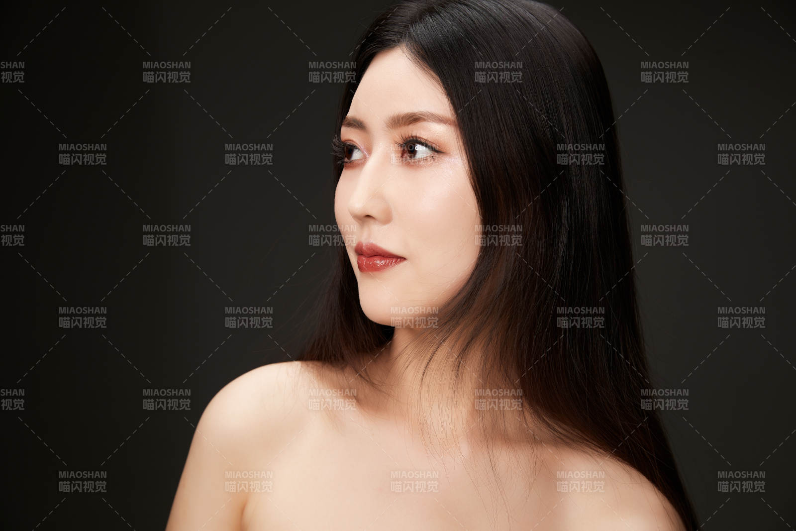 时尚亚洲女性婚纱妆面彩妆图片