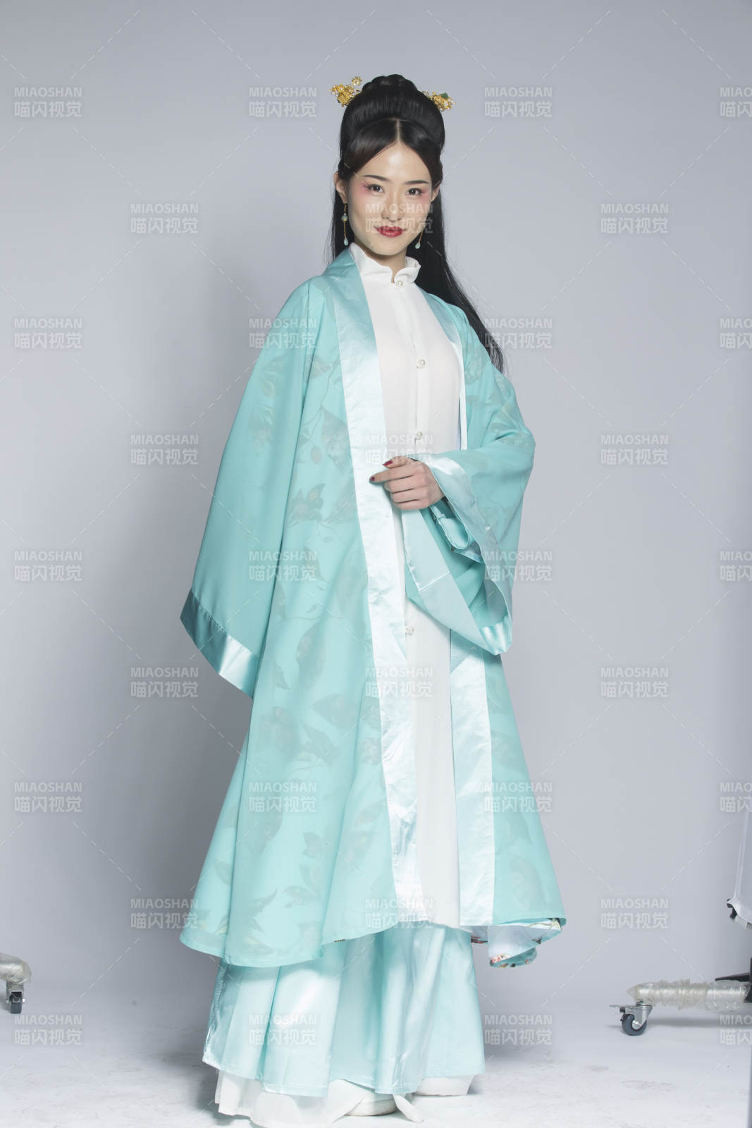 汉服风韵人像棚拍汉服少女图片