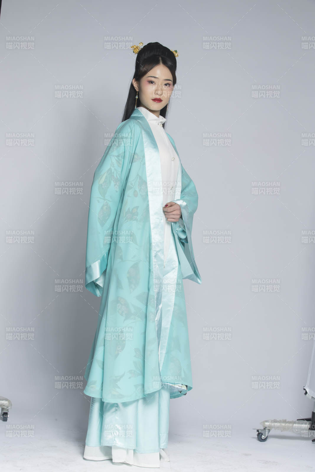 汉服风韵人像棚拍汉服少女图片